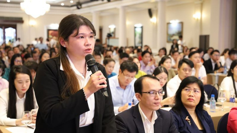 Đại biểu phát biểu ý kiến tại hội nghị gd-1.jpg