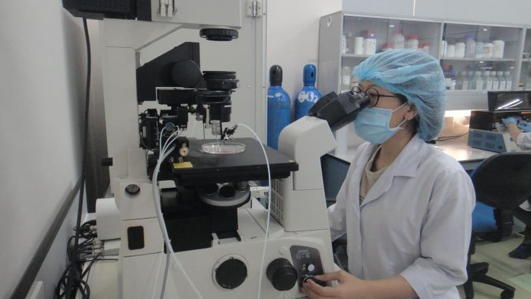 האוניברסיטה הלאומית של הו צ'י מין סיטי מקדמת פעילויות מחקר מדעי. 2.jpg