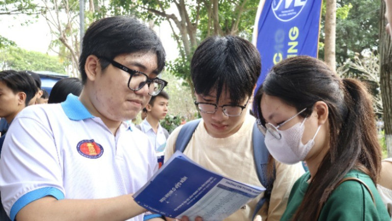 Trường đại học Khoa học xã hội và Nhân văn tư vấn tuyển sinh. www-4302.jpg