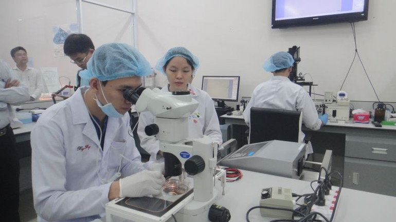 האוניברסיטה הבינלאומית (האוניברסיטה הלאומית של הו צ'י מין סיטי) מקדמת פעילויות מחקר מדעי. 1.jpg