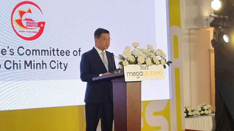 Phó Chủ tịch Ủy ban nhân dân Thành phố Hồ Chí Minh Nguyễn Văn Dũng phát biểu tại lễ khai mạc 1.jpg