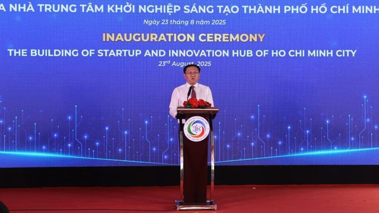 Ông Lâm Đình Thắng, Giám đốc Sở Khoa học và Công nghệ Thành phố Hồ Chí Minh phát biểu tại lễ khánh thành sihuh-2.jpg