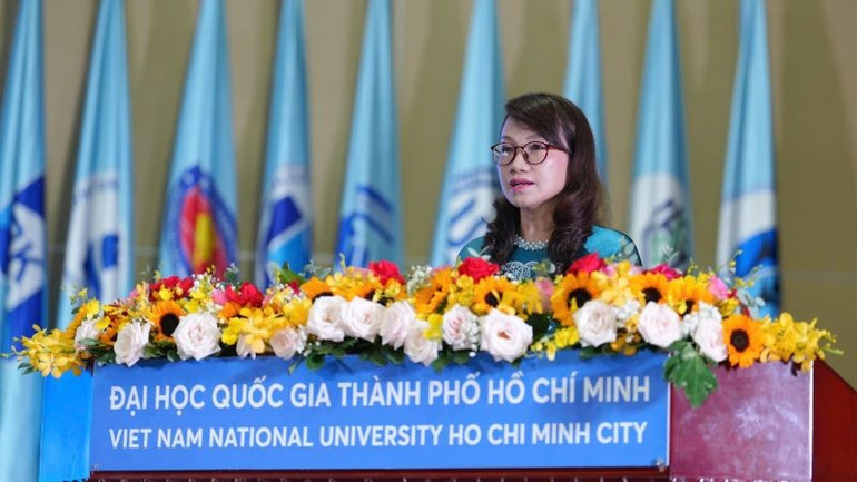 Professor Dr. Nguyen Thi Thanh Mai, vicerektor för Ho Chi Minh City National University, talade vid öppningsceremonin. dhqg-1.jpg