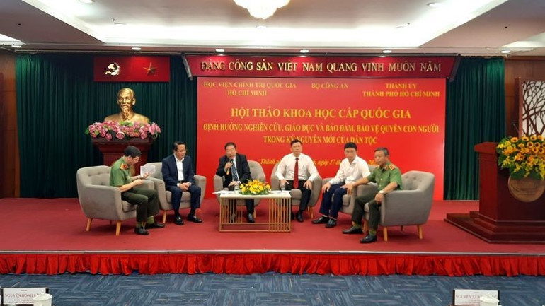 Especialistas e delegados participaram da sessão de discussão no workshop. 20251117-103540.jpg