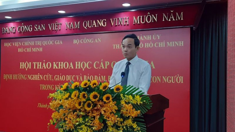 O camarada Tran Luu Quang, secretário do Comitê do Partido da Cidade de Ho Chi Minh, fez um discurso de boas-vindas. 20251117-080919.jpg