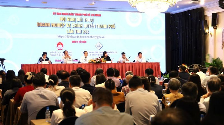 Quang cảnh hội nghị gd-2.jpg