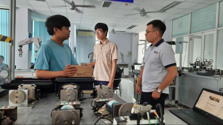 Treinamento de recursos humanos de automação no Centro de Treinamento do Parque de Alta Tecnologia, Parque de Alta Tecnologia da Cidade de Ho Chi Minh 33.jpg