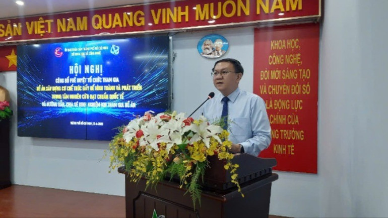Ông Lâm Đình Thắng, Giám đốc Sở Khoa học và Công nghệ Thành phố Hồ Chí Minh phát biểu tại hội nghị. bb-7281.jpg