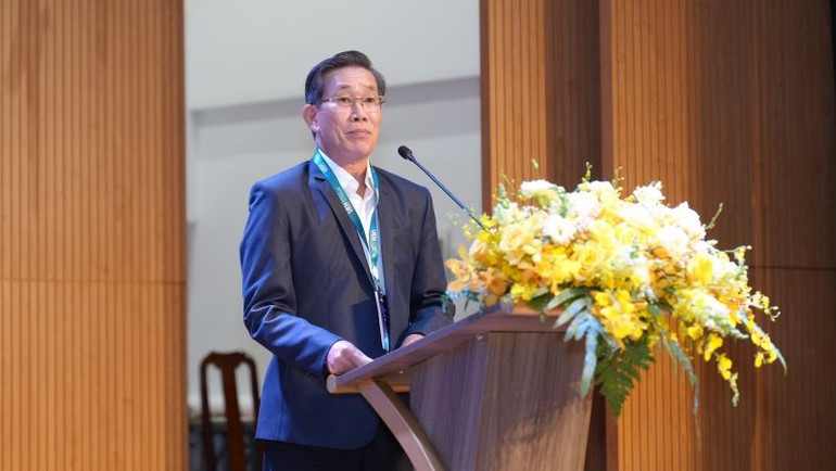Giáo sư, Tiến sĩ Sử Đình Thành, Giám đốc Đại học Kinh tế Thành phố Hồ Chí Minh phát biểu tại hội thảo. 1.jpg