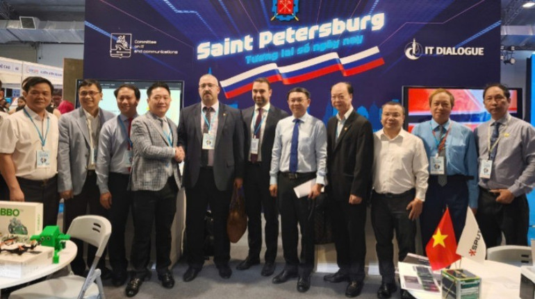 Các đại biểu chụp ảnh lưu niệm. 11-4050.jpg