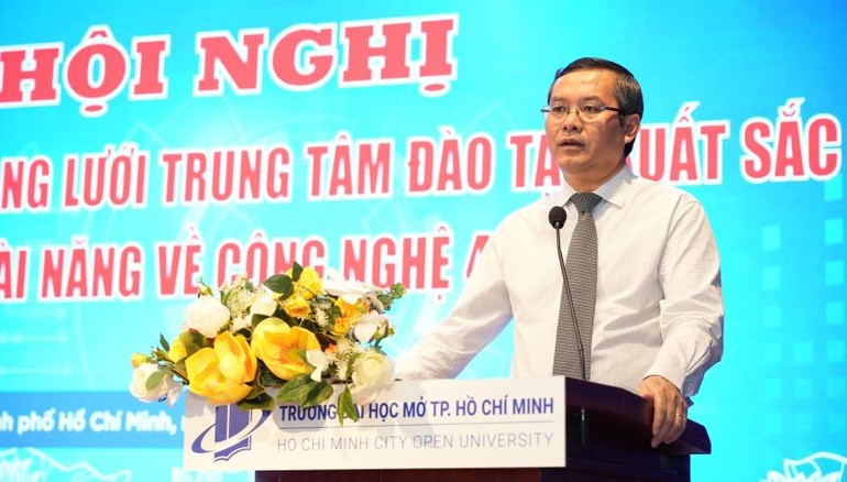 Phó Giáo sư, Tiến sĩ Nguyễn Văn Phúc, Thứ trưởng Giáo dục và Đào tạo phát biểu tại hội nghị 111111111111.jpg