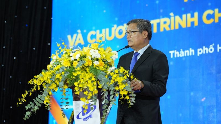 Professor Dr. Nguyen Minh Ha, rektor för Ho Chi Minh City Open University, talade vid öppningsceremonin. mo-1.jpg