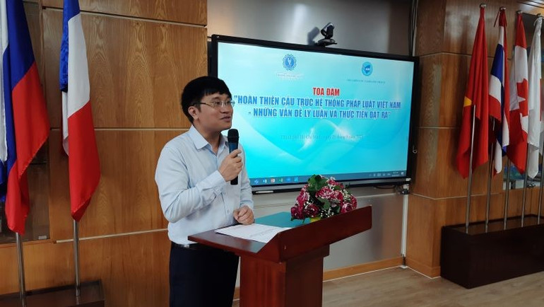 Tiến sĩ Nguyễn Văn Cương, Viện trưởng Viện Chiến lược và Khoa học pháp lý phát biểu tại tọa đàm. l-1.jpg