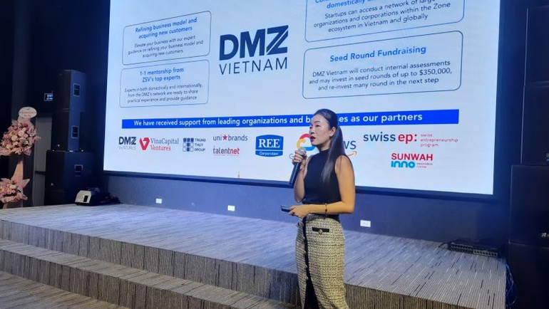 Chuyên gia phát biểu tại hội thảo. uom-2.jpg