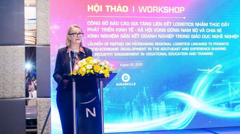Bà Sarah Hooper, Tổng lãnh sự Australia tại Thành phố Hồ Chí Minh phát biểu tại hội thảo. vcci-2.jpg