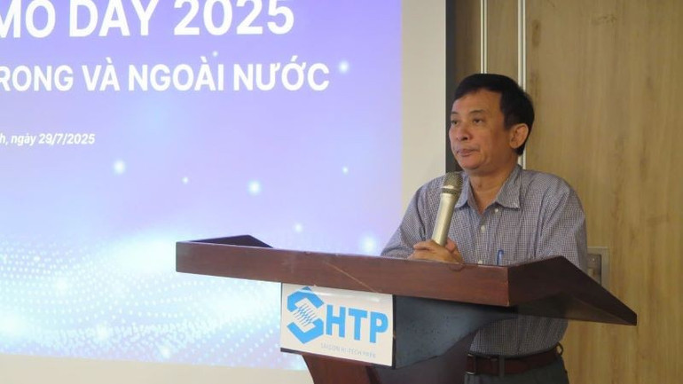 Giáo sư, Tiến sĩ Nguyễn Kỳ Phùng, Trưởng Ban Quản lý Khu Công nghệ cao Thành phố Hồ Chí Minh phát biểu tại chương trình 11.jpg