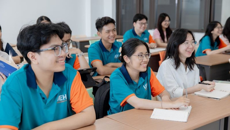 Sinh viên Đại học Kinh tế Thành phố Hồ Chí Minh trong giờ học tập. sinh-vien-ueh-trong-lop-hoc.jpg