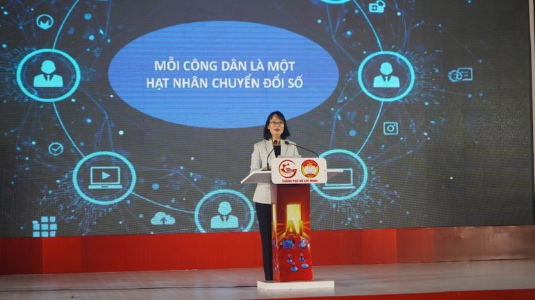 وتحدثت السيدة تران ثي ديو ثوي، نائبة رئيس اللجنة الشعبية لمدينة هوشي منه، في حفل الافتتاح. so-2.jpg