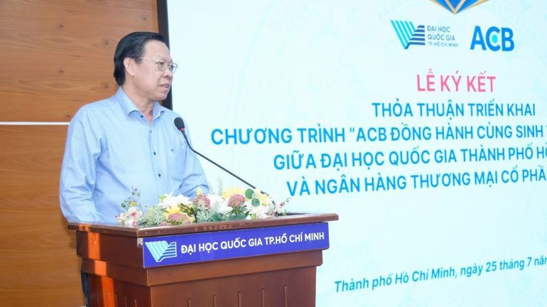 Đồng chí Phan Văn Mãi, Chủ nhiệm Ủy ban Kinh tế và Tài chính của Quốc hội phát biểu tại buổi ký kết. acb-3-826.jpg