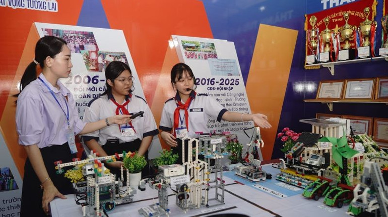 សាលារៀនជាច្រើនបានចូលរួមក្នុងការបង្ហាញគំរូសិក្សាកម្រិតខ្ពស់។ anh-55.jpg