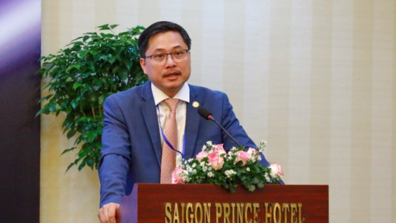 Phó Giáo sư, Tiến sĩ Trần Việt Dũng, Phó Hiệu trưởng Trường đại học Luật Thành phố Hồ Chí Minh phát biểu tại hội thảo. pgsts-tran-viet-dung-425.jpg