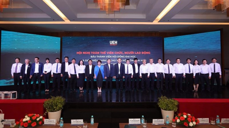 ホーチミン市経済大学大学評議会、2025-2030年度。 hoi-dong-dai-hoc-dai-hoc-kinh-te-thanh-pho-ho-chi-minh-ueh-nhiem-ky-2025-2030.jpg
