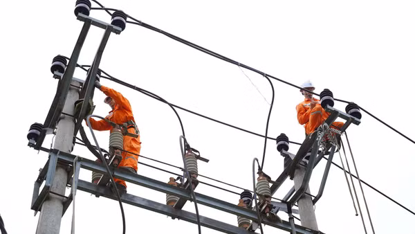 Diễn tập xử lý sự cố ngập tại trạm biến áp tổ 26 Tân Hà, phường Minh Xuân, tỉnh Tuyên Quang.