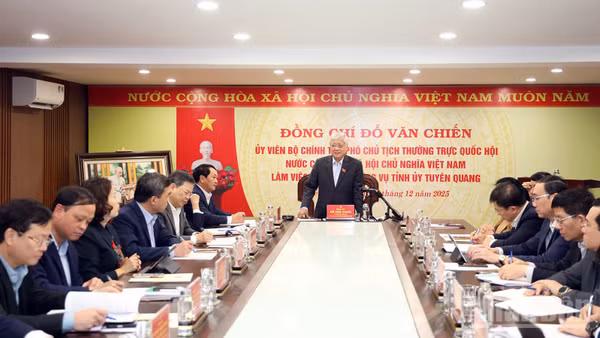 Phó Chủ tịch Thường trực Quốc hội Đỗ Văn Chiến làm việc với Ban Thường vụ Tỉnh ủy Tuyên Quang.