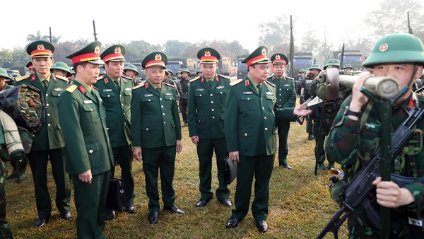 Đoàn kiểm tra của Bộ Quốc phòng kiểm tra công tác sẵn sàng chiến đấu tại Trung đoàn 148.