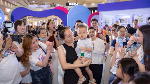 “Ngày hội thôi nôi” quy tụ hàng trăm gia đình, hướng tới xác lập kỷ lục Việt Nam.