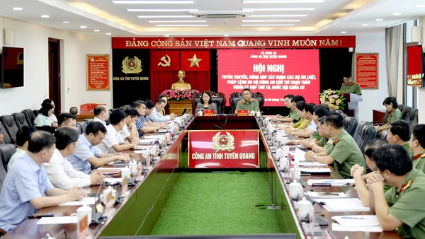 Các đại biểu dự hội nghị.