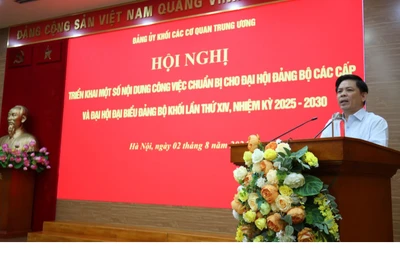 Đồng chí Nguyễn Văn Thể, Ủy viên Trung ương Đảng, Bí thư Đảng ủy Khối phát biểu tại Hội nghị.