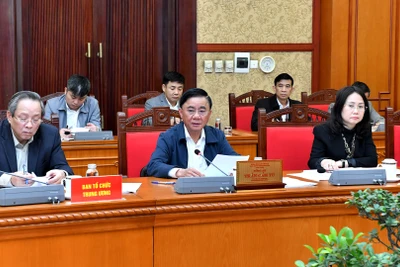 Đồng chí Trần Cẩm Tú, Ủy viên Bộ Chính trị, Thường trực Ban Bí thư chủ trì giao ban với các ban đảng, các văn phòng, các đảng ủy và một số cơ quan ở Trung ương. ( Ảnh: Đăng Khoa)