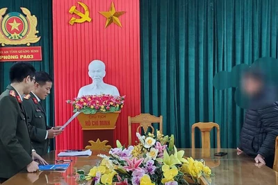 Phòng An ninh chính trị nội bộ, Công an Quảng Bình công bố quyết định xử phạt vi phạm hành chính 1 trường hợp vi phạm.