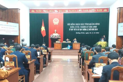 Quang cảnh kỳ họp cuối năm 2024 của Hội đồng nhân dân tỉnh Quảng Bình. 