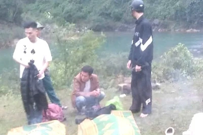 Hai nạn nhân bị đuối nước được tìm thấy chiều nay. (Ảnh: CTV)