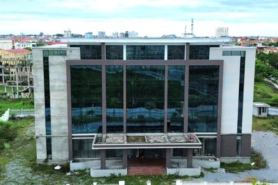 Trụ sở Trung tâm Truyền thông-Giáo dục sức khỏe Quảng Bình thi công 7 năm vẫn chưa xong, cuối năm 2024 được cấp thêm vốn để hoàn thiện công trình.