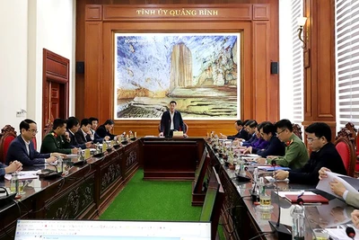 Quang cảnh phiên họp của Ban Chỉ đạo sắp xếp, tổ chức lại đơn vị hành chính cấp huyện, cấp xã tỉnh Quảng Bình lần thứ nhất. (Ảnh: TL)