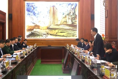 Bí thư Tỉnh ủy Quảng Bình phát biểu tại buổi làm việc.