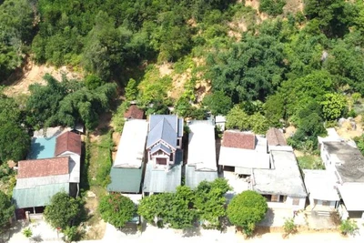 Khu vực sạt lở đất tại tổ dân phố 8, thị trấn Quy Đạt, huyện Minh Hóa.