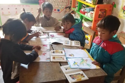 Học sinh ở điểm trường của xã biên giới Thượng Trạch, huyện Bố Trạch, tỉnh Quảng Bình. (Ảnh minh họa)