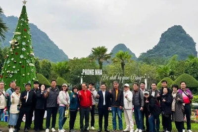 Đoàn Famtrip Hàn Quốc khảo sát các điểm đến, sản phẩm du lịch tại Vườn quốc gia Phong Nha-Kẻ Bàng.