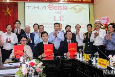 Huyện Hưng Hà ký kết thỏa thuận hợp tác với các doanh nghiệp trong sản xuất, chế biến và xuất khẩu gạo sang thị trường Nhật Bản.