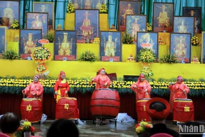 Màn trống hội tại Đại lễ giỗ Tổ họ Trần Việt Nam. (Ảnh Mai Tú)