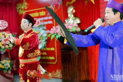 Các văn nghệ sĩ thể hiện tác phẩm thi ca nổi tiếng trong Ngày Thơ Việt Nam lần thứ 23 với chủ đề "Tổ quốc bay lên".