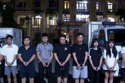 Các đối tượng lừa đảo, chiếm đoạt tài sản trên không gian mạng bị bắt tạm giam. (Ảnh: Công an cung cấp)