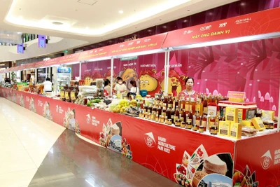 Khu vực gian hàng chương trình: "Hội chợ xúc tiến thương mại nông nghiệp, sản phẩm OCOP Hà Nội năm 2022".