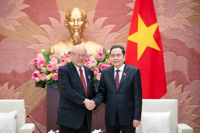 Chủ tịch Quốc hội Trần Thanh Mẫn và ông Takebe Tsutomu, Cố vấn đặc biệt Liên minh Nghị sĩ hữu nghị Nhật-Việt. (Ảnh: DUY LINH)