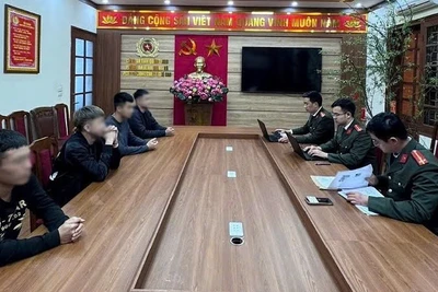 Đ.H.S và 3 người liên quan tại cơ quan Công an.