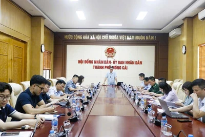 Ủy ban nhân dân thành phố Móng Cái họp bàn với Viettel Post.